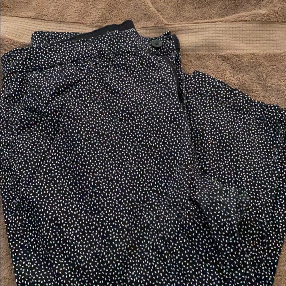 Croft and Barrow Black & White print Capris